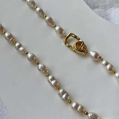 COLLAR DE PERLAS CON APLIQUES DE ORO 18K