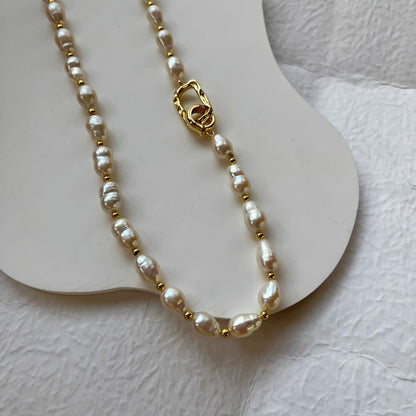 COLLAR DE PERLAS CON APLIQUES DE ORO 18K